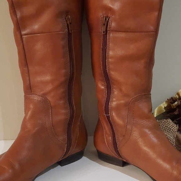 Boots - Picture 4 of 4